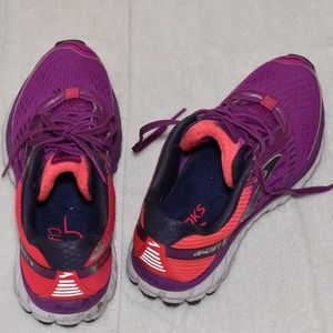 Brooks Ghost 9 Running Shoes - RUNS SMALL
